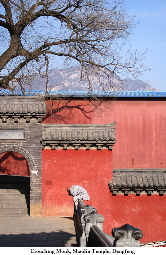 crouching_monk_Shaolin_Temple_Dengfeng